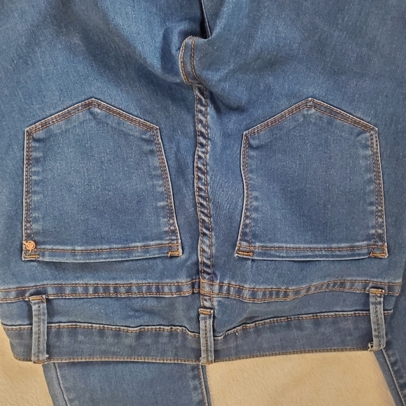 Mid Rise Skinny Jeans by Rachel Roy - Picture 5 of 6